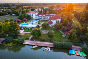 Aranyszarvas Panzió****, Étterem és Grillterasz